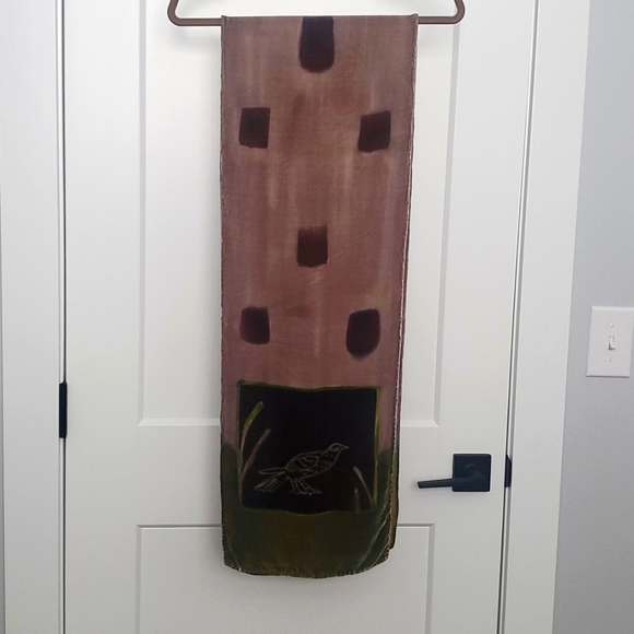 Elegant Multicolor Scarf with Bird Design - Picture 2 of 4